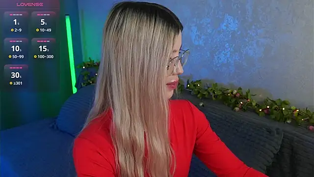 LindaThackerr online show from June 2026 10:48:01 AM