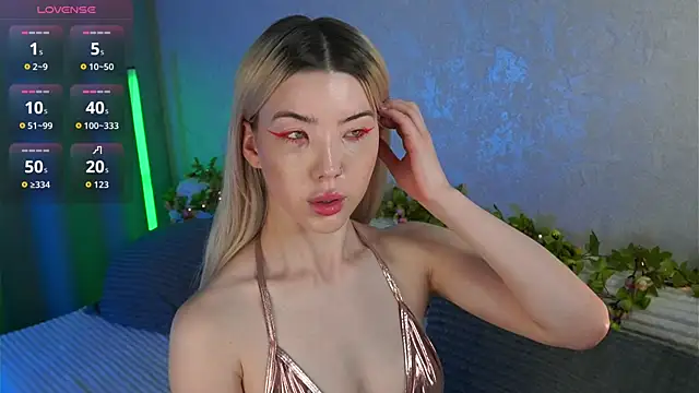 LindaThackerr online show from July 2026 04:19:01 AM