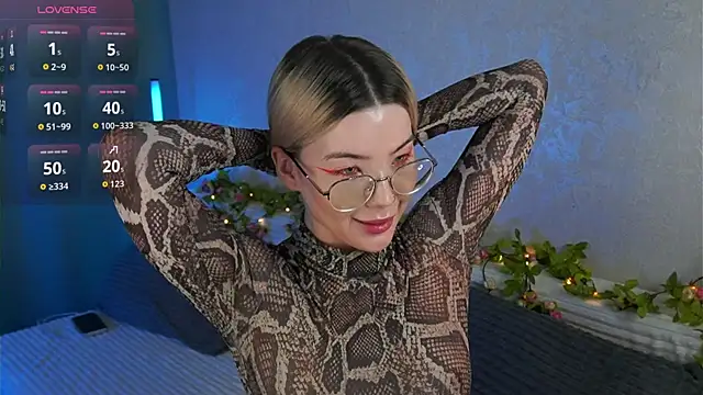 LindaThackerr online show from July 2026 04:18:02 AM