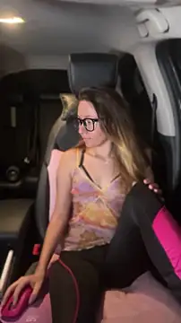 Mini girl do it better online show from June 2026 10:52:01 PM