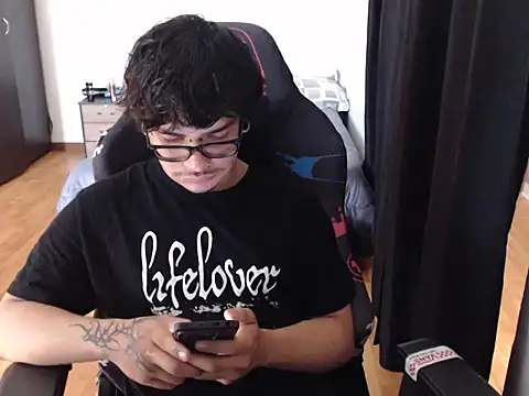 Snapshot of lilgothboy chatting on May 2026 01:19:01 PM lilgothboy online show from May 2026 01:19:01 PM