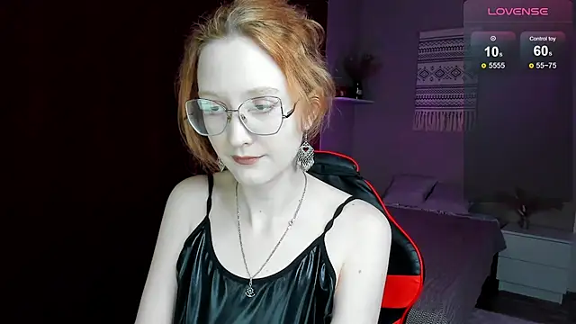 Snapshot of LunaTerry chatting on May 2026 08:01:01 AM LunaTerry online show from May 2026 08:01:01 AM