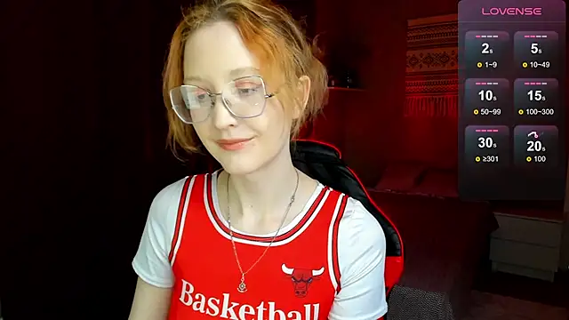Snapshot of LunaTerry chatting on June 2026 08:03:01 AM LunaTerry online show from June 2026 08:03:01 AM