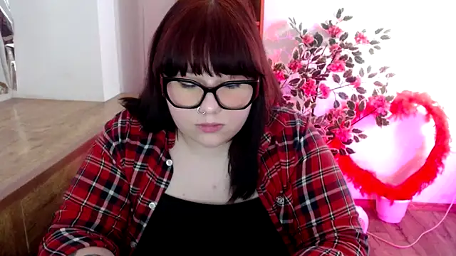 Snapshot of KarolinasHot chatting on May 2026 09:45:02 PM KarolinasHot online show from May 2026 09:45:02 PM