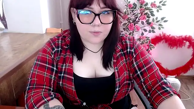Snapshot of KarolinasHot chatting on May 2026 05:31:02 PM KarolinasHot online show from May 2026 05:31:02 PM