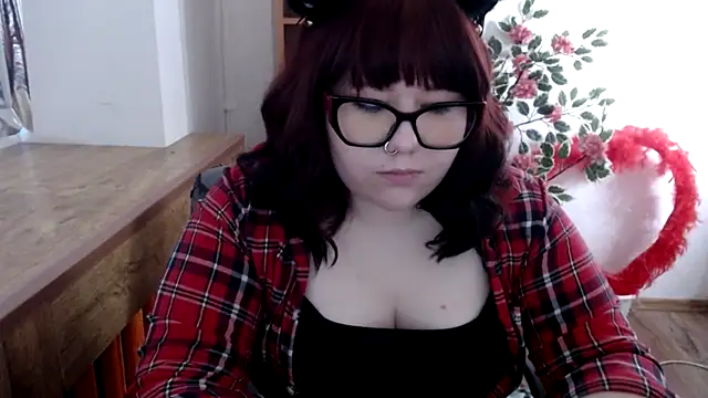 Snapshot of KarolinasHot chatting on May 2026 05:11:01 PM KarolinasHot online show from May 2026 05:11:01 PM