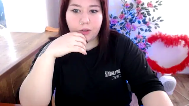 Snapshot of KarolinasHot chatting on May 2026 10:35:02 AM KarolinasHot online show from May 2026 10:35:02 AM