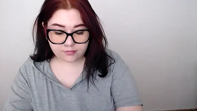 Snapshot of KarolinasHot chatting on May 2026 07:45:01 AM KarolinasHot online show from May 2026 07:45:01 AM