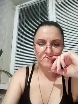 MillaMia45 online show from May 2026 06:45:01 PM