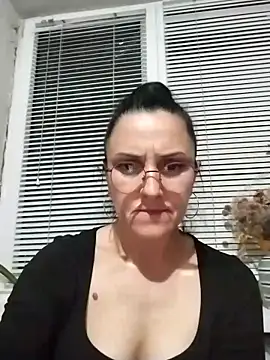 MillaMia45 online show from May 2026 06:22:02 PM