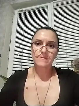 MillaMia45 online show from May 2026 07:11:01 PM