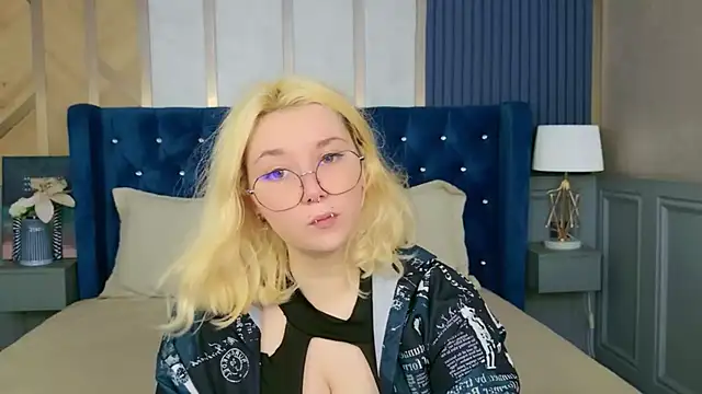 Snapshot of Cassey_Well chatting on May 2026 03:42:01 PM Cassey Well online show from May 2026 03:42:01 PM