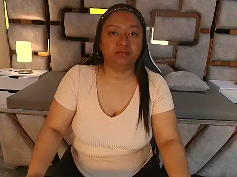 Snapshot of Rachell_Carter chatting on May 2026 04:01:02 AM Rachell Carter online show from May 2026 04:01:02 AM
