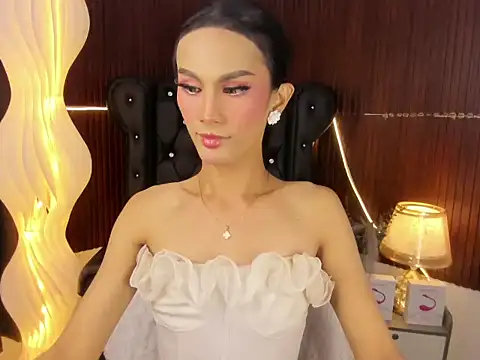Estella Hilton online show from June 2026 11:43:01 AM