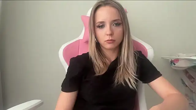SisiBunny online show from June 2026 04:37:01 PM