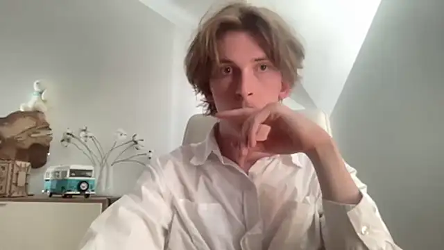 yourfemb0y online show from May 2026 01:58:01 PM