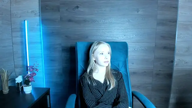 LovvieLov online show from May 2026 04:54:02 PM