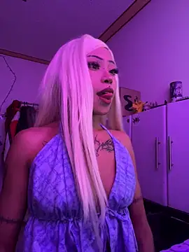 Snapshot of suky_fox chatting on May 2026 08:06:02 PM suky fox online show from May 2026 08:06:02 PM