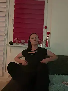 LindaLee90 online show from June 2026 08:25:02 PM