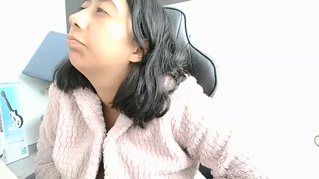 saramaSS online show from June 2026 07:35:02 PM