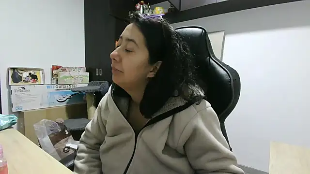 saramaSS online show from May 2026 01:55:01 AM