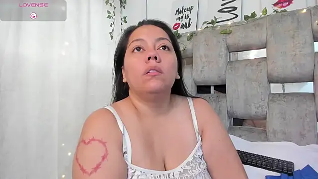 EmmyBellamy online show from June 2026 01:30:01 PM