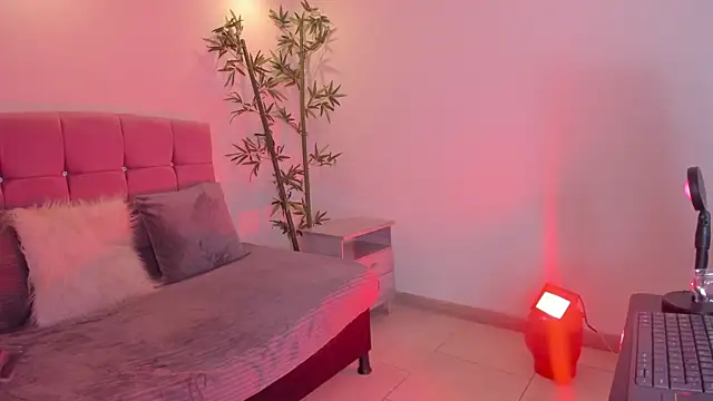 SoftPrincess online show from June 2026 04:06:02 AM