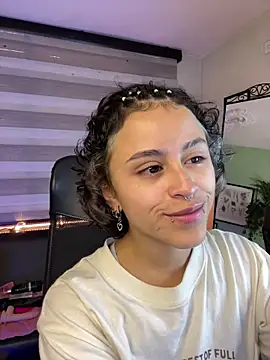 Lusiana   online show from May 2026 12:33:01 PM