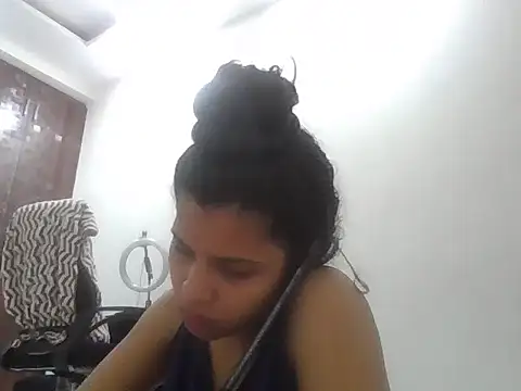 Snapshot of Myra- chatting on May 2026 01:18:02 PM Myra- online show from May 2026 01:18:02 PM
