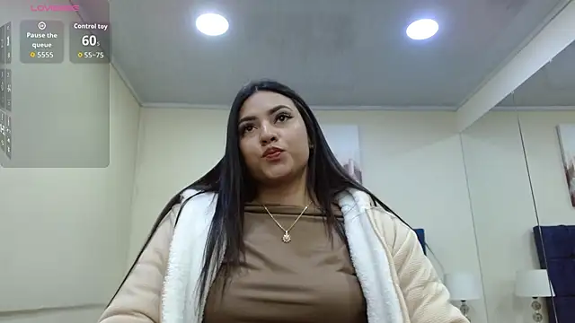Snapshot of ValerieLyon_ chatting on June 2026 08:14:02 PM ValerieLyon online show from June 2026 08:14:02 PM