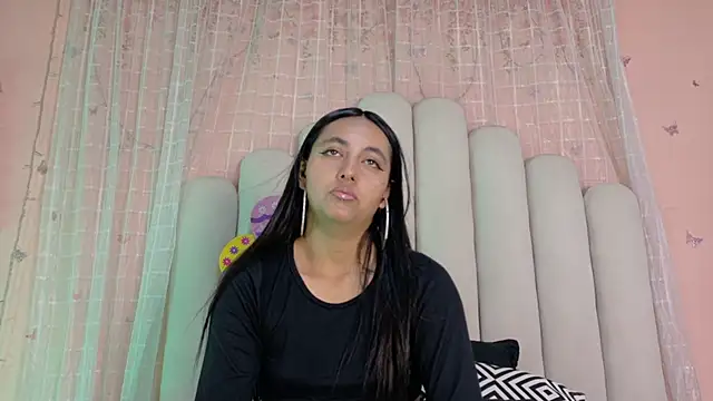 Hollyyqueen  online show from June 2026 07:29:01 PM