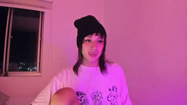 vandalovee  online show from May 2026 11:56:02 PM