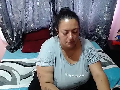 Snapshot of FabritziAPiel chatting on May 2026 02:35:02 PM FabritziAPiel online show from May 2026 02:35:02 PM