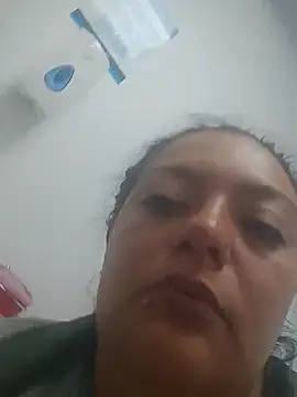 Snapshot of FabritziAPiel chatting on June 2026 12:10:02 PM FabritziAPiel online show from June 2026 12:10:02 PM