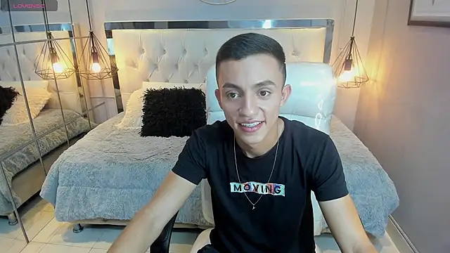 oliver chaze  online show from May 2026 09:30:02 PM