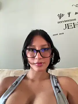 Snapshot of yazmin_rouse_ chatting on June 2026 04:59:01 PM yazmin rouse online show from June 2026 04:59:01 PM