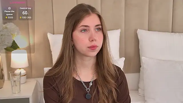 EvaAkiins online show from May 2026 05:50:01 PM
