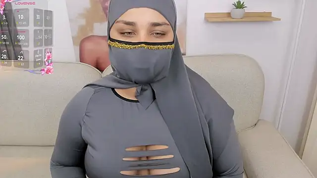 Snapshot of Salma_farouk chatting on June 2026 03:16:02 AM Salma farouk online show from June 2026 03:16:02 AM
