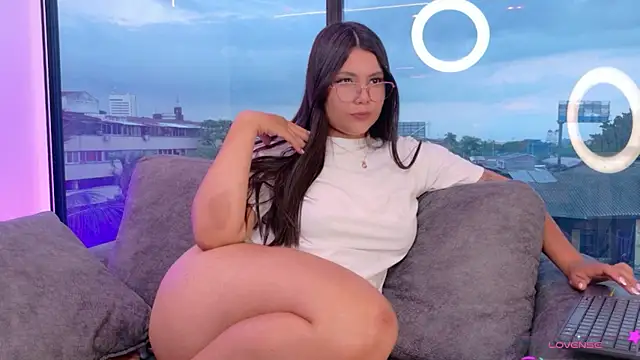 Eva-Apple online show from May 2026 09:43:02 PM