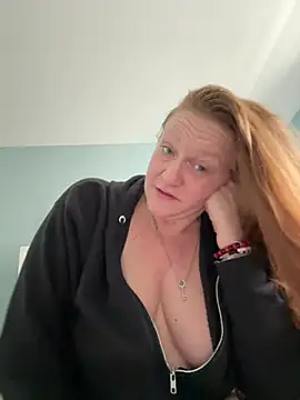 Kellilyn10 online show from June 2026 03:35:02 PM