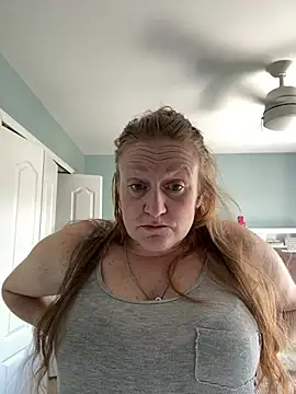 Kellilyn10 online show from June 2026 03:33:01 PM