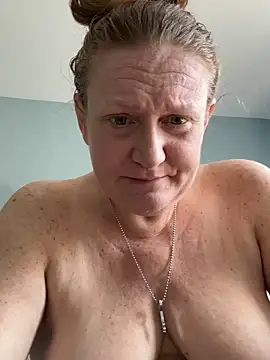 Kellilyn10 online show from May 2026 05:57:02 PM