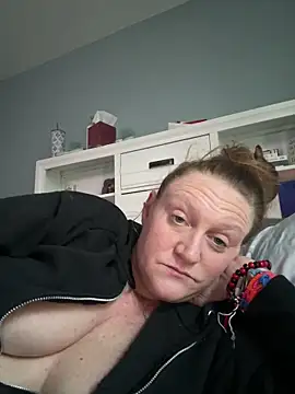 Kellilyn10 online show from June 2026 10:31:01 AM