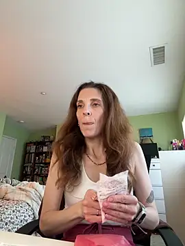Raevyn online show from June 2026 11:02:02 PM