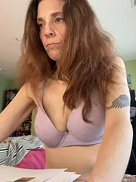 Raevyn online show from May 2026 05:18:01 PM