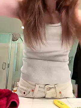 Raevyn online show from May 2026 04:00:02 AM