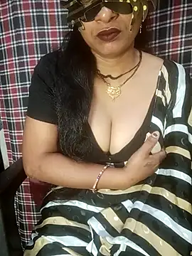 Juli 80 online show from May 2026 04:24:01 PM