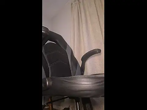 Snapshot of Huew-G-Rection chatting on May 2026 11:17:01 PM Huew-G-Rection online show from May 2026 11:17:01 PM