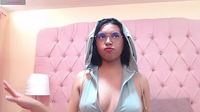 Emmaa Lexx online show from June 2026 02:00:02 AM