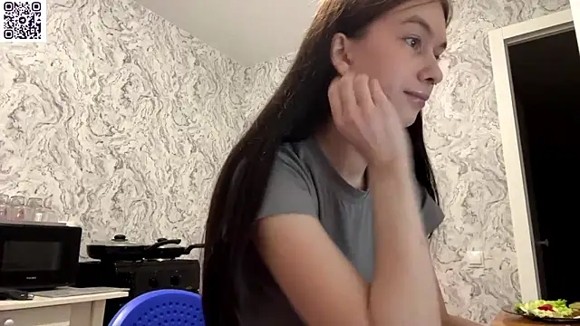 HinaDesire online show from May 2026 09:21:02 PM
